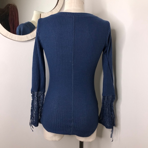 William Rast Blue Thermal Lace Sleeve Top - Picture 5 of 5